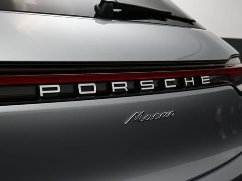 Certified 2025 Porsche Macan AWD/4WD image 14
