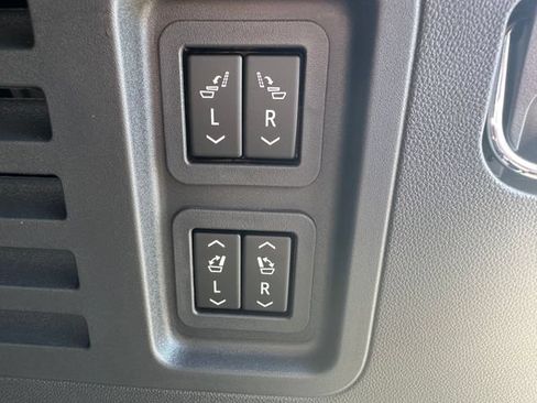 Used 2026 Chevrolet Traverse RS AWD/4WD image 30
