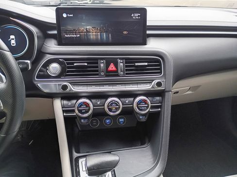 Used 2022 Genesis G70 2.0T image 24