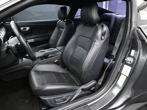 Used 2016 Ford Mustang Premium RWD image 13