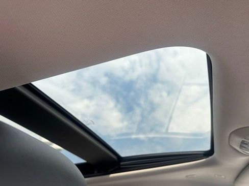 Used 2018 Chrysler Pacifica Limited w/ Tire & Wheel Group image 17