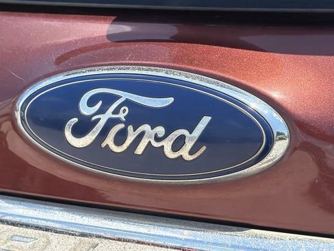 Used 2018 Ford Explorer XLT w/ Equipment Group 201A AWD/4WD image 14