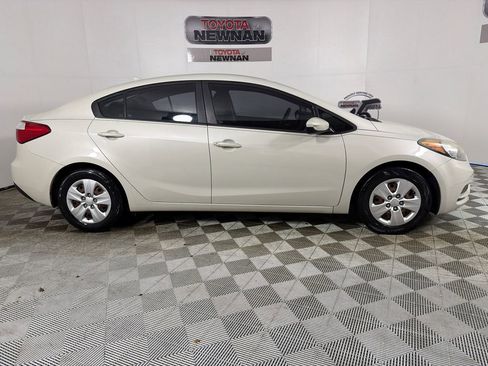 Used 2015 Kia Forte LX FWD image 2