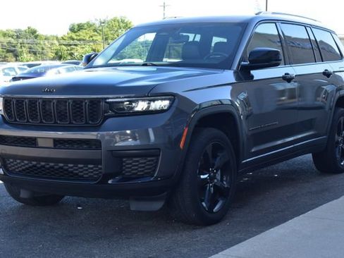 Used 2022 Jeep Grand Cherokee L Laredo AWD/4WD image 16