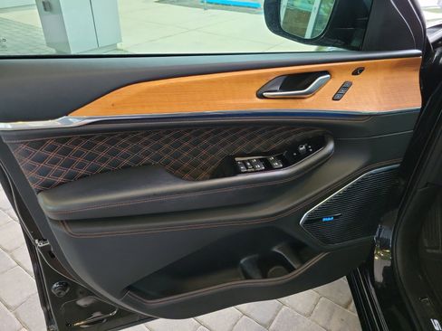 Used 2022 Jeep Grand Cherokee Summit image 10