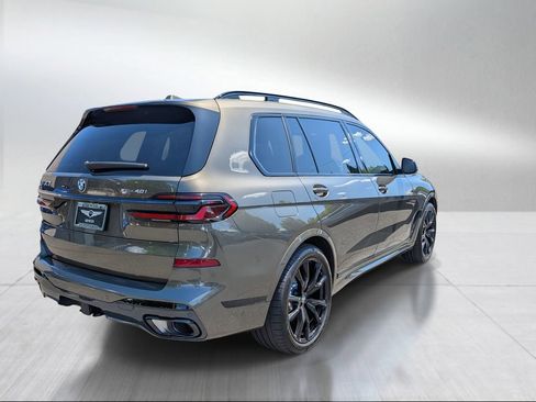 Used 2025 BMW X7 xDrive40i w/ M Sport Package AWD/4WD image 3