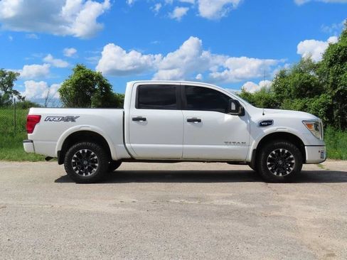 Used 2017 Nissan Titan PRO-4X AWD/4WD image 4
