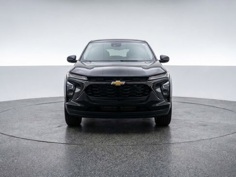 Used 2025 Chevrolet TrailBlazer LT FWD image 2