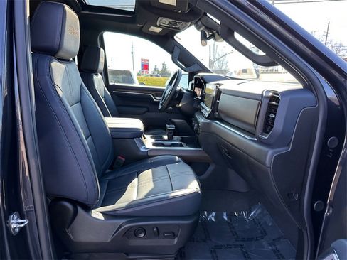 Used 2024 Chevrolet Silverado 1500 High Country image 22