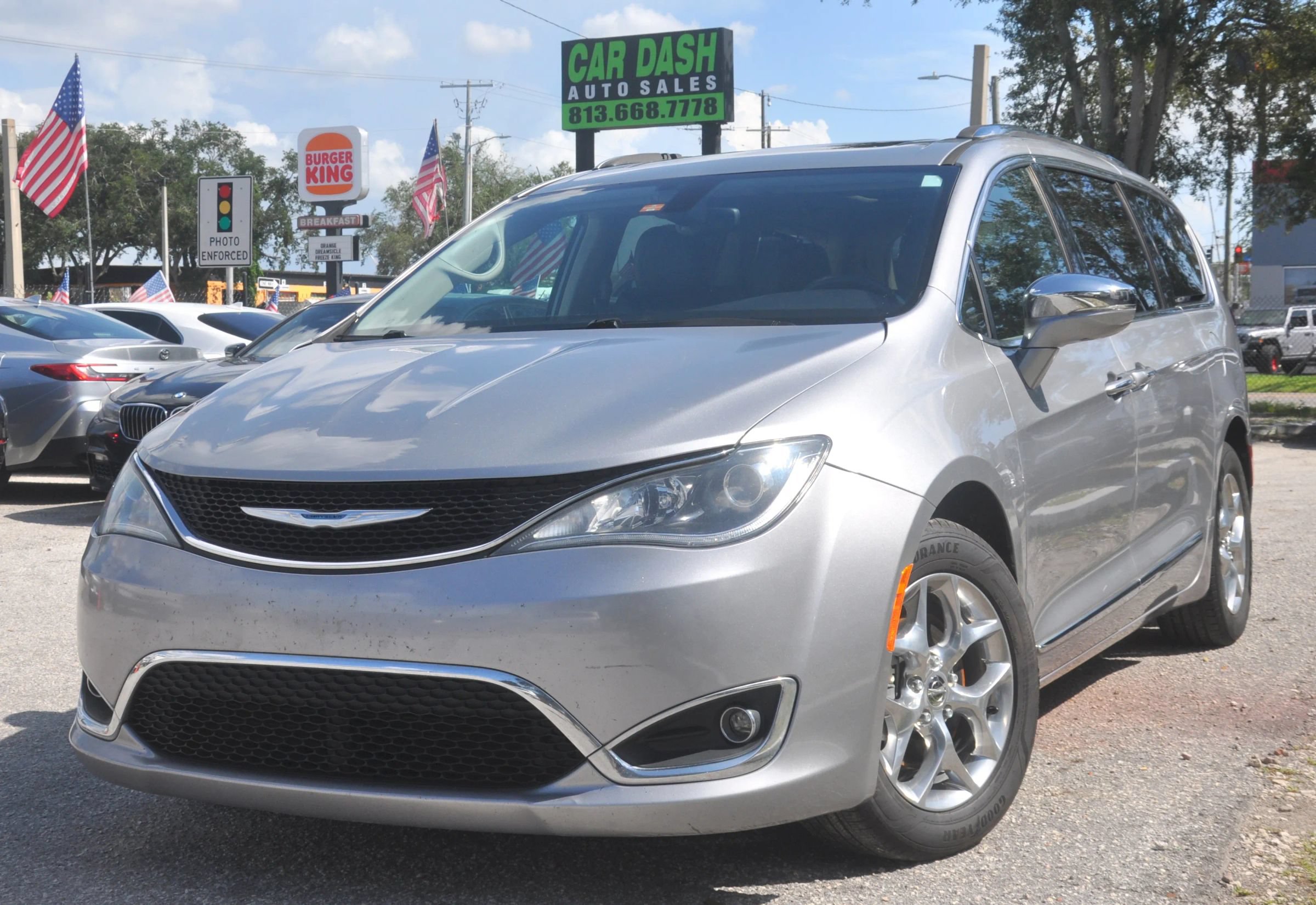 Used 2018 Chrysler Pacifica Limited FWD image 4