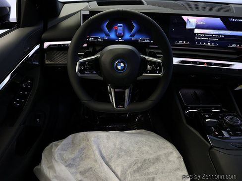 Used 2027 BMW 550e xDrive w/ Premium Package AWD/4WD image 4