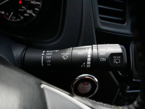 Used 2019 Nissan Pathfinder SV AWD/4WD image 22