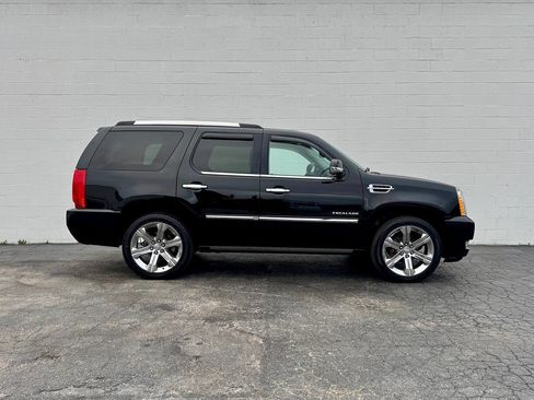 Used 2014 Cadillac Escalade Platinum image 2