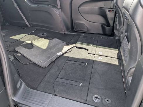 Used 2025 Chrysler Pacifica Select FWD image 28