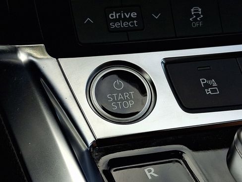 Used 2023 Audi e-tron Premium image 26