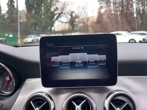 Used 2018 Mercedes-Benz GLA 250 4MATIC image 24