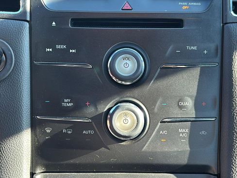 Used 2013 Ford Taurus SEL image 29