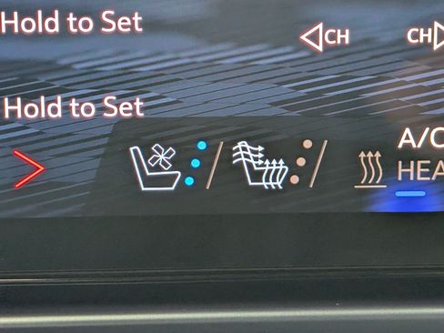 Used 2025 Chevrolet Equinox EV LT w/ Convenience Package II FWD image 32
