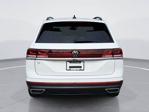Certified 2025 Volkswagen Atlas SE image 4
