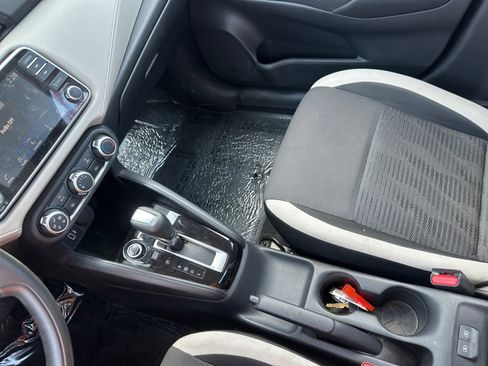 Used 2021 Nissan Versa SV image 28