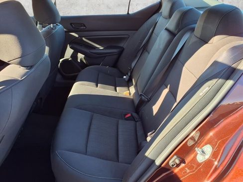 Used 2024 Nissan Altima 2.5 SV image 7