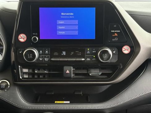 Used 2023 Toyota Highlander XLE FWD image 17