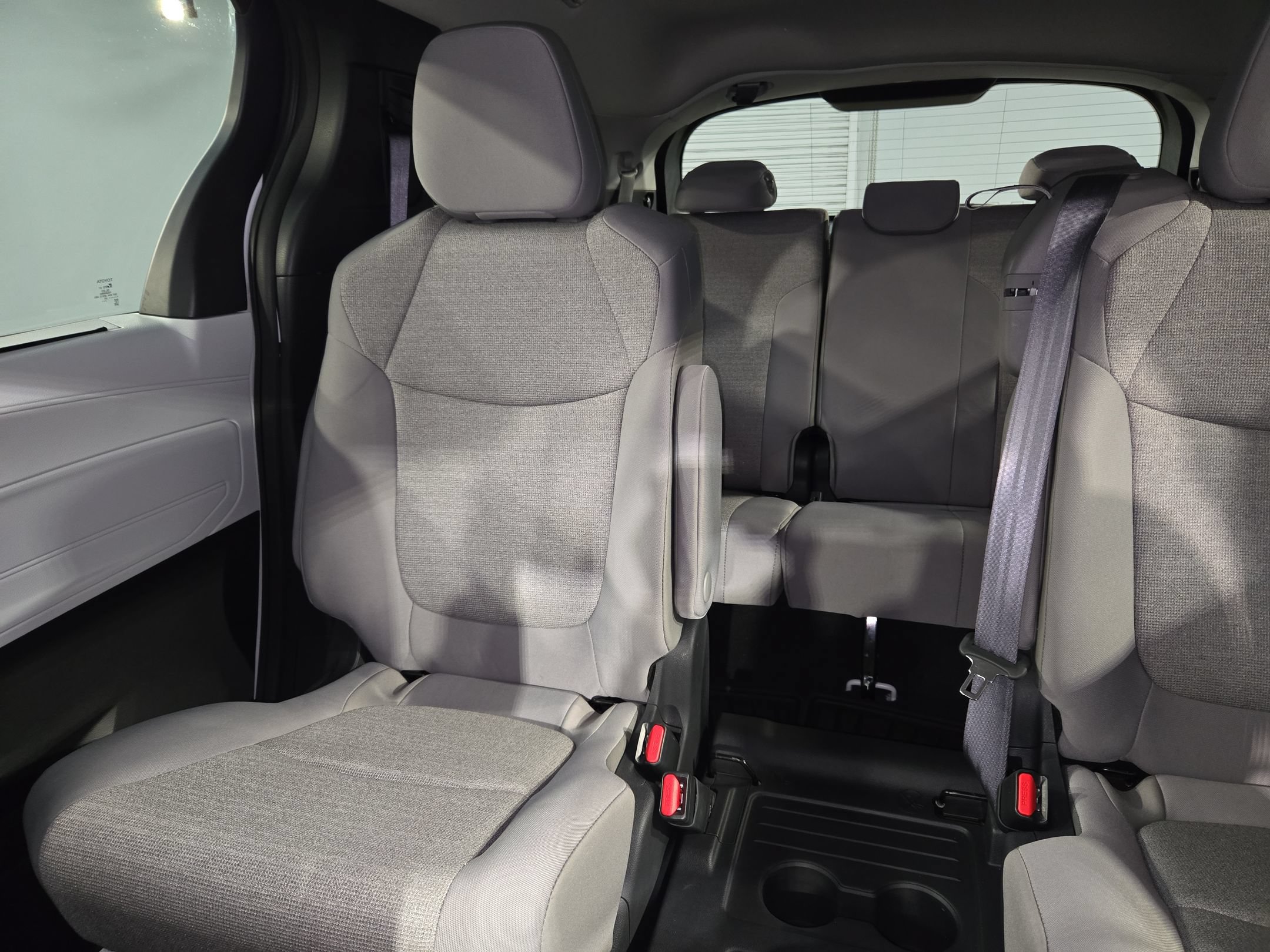 Used 2025 Toyota Sienna LE AWD/4WD image 12