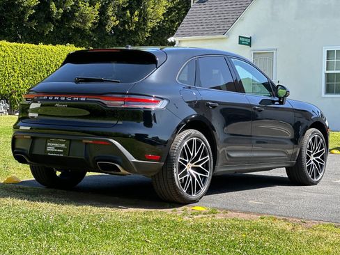 Certified 2025 Porsche Macan AWD/4WD image 8