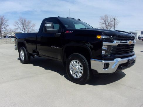 Used 2024 Chevrolet Silverado 2500 LT w/ Convenience Package AWD/4WD image 4