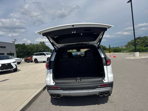 Used 2024 GMC Acadia Elevation AWD/4WD image 13