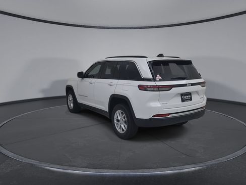 New 2026 Jeep Grand Cherokee Laredo w/ Trailer Tow Package AWD/4WD image 10