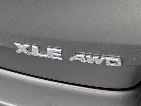 Used 2017 Toyota Highlander XLE AWD/4WD image 9