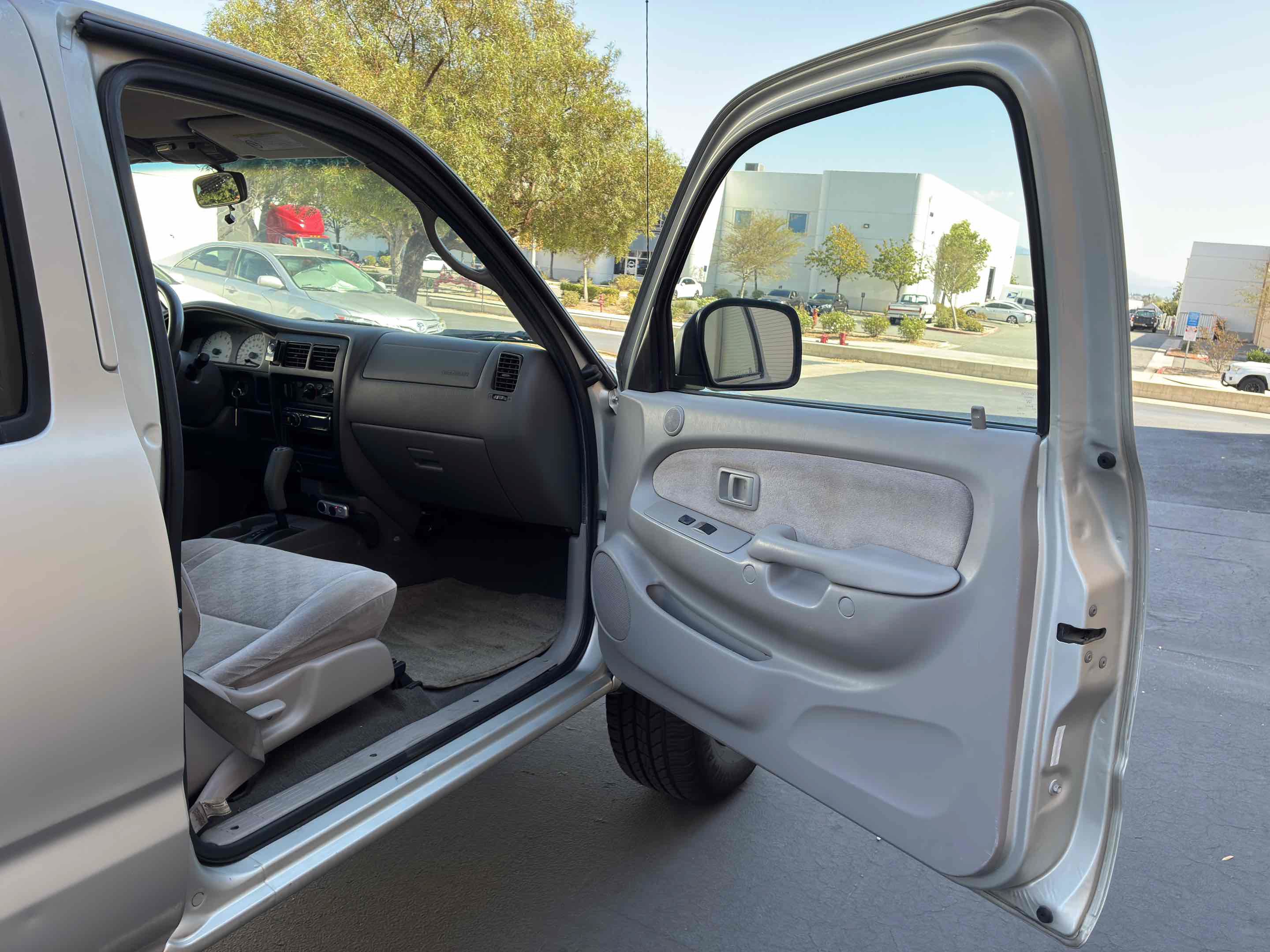 Used 2001 Toyota Tacoma PreRunner RWD image 40