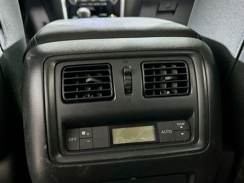 Used 2018 Nissan Pathfinder SV AWD/4WD image 27
