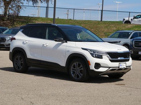 Used 2023 Kia Seltos S AWD/4WD image 4