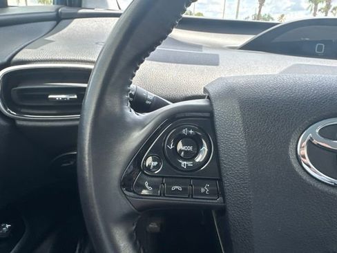 Used 2022 Toyota Prius XLE FWD image 16