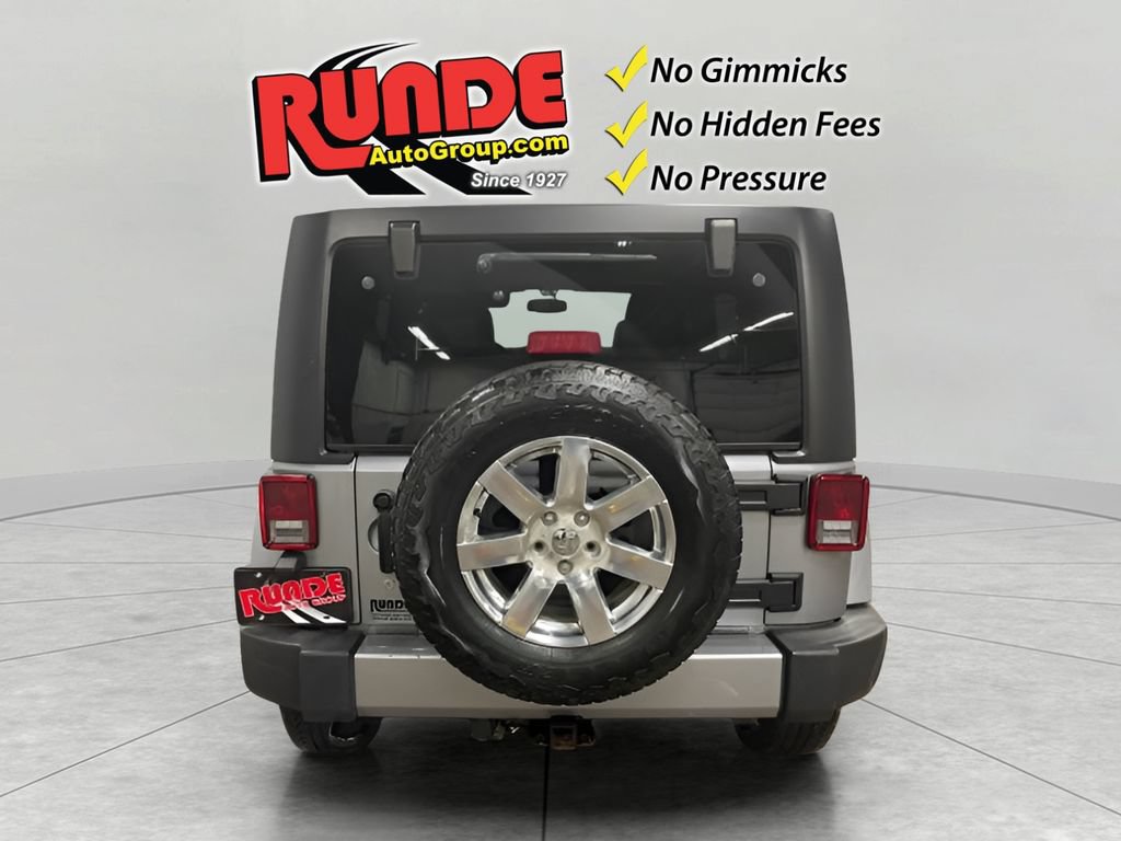 Used 2016 Jeep Wrangler Unlimited Sahara w/ Connectivity Group AWD/4WD image 4