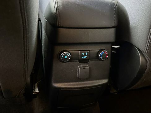 Used 2018 Ford Explorer XLT AWD/4WD image 26