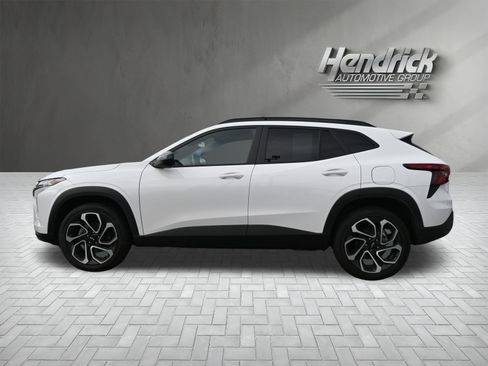 Used 2025 Chevrolet Trax RS w/ Driver Confidence Package image 7