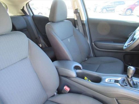 Used 2016 Honda HR-V EX image 9