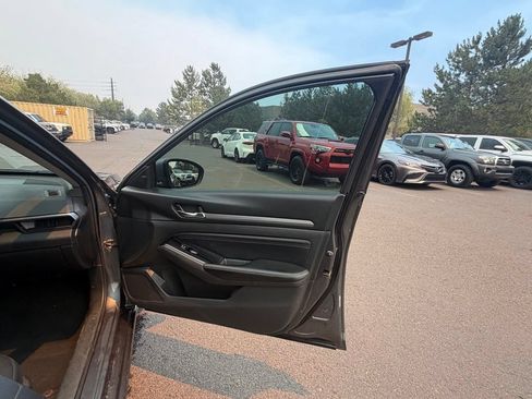 Used 2021 Nissan Altima 2.5 SV FWD image 9