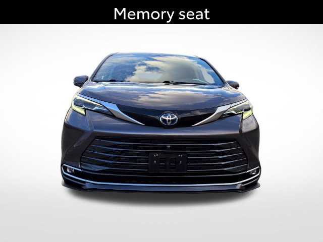 Used 2024 Toyota Sienna Platinum AWD/4WD image 10