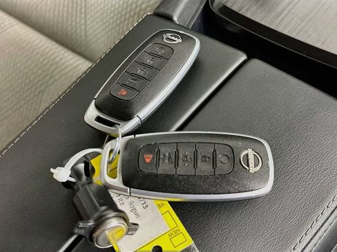 Used 2025 Nissan Rogue SV FWD image 21