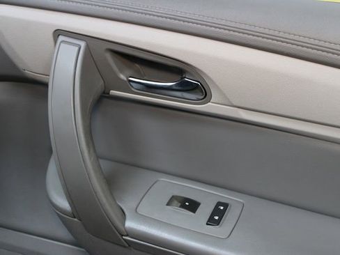 Used 2017 Chevrolet Traverse LT FWD image 9