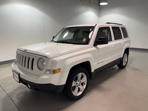 Used 2017 Jeep Patriot Latitude FWD image 3