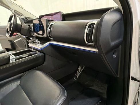 Used 2025 Ford Expedition Max Platinum AWD/4WD image 27