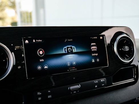 Used 2024 Mercedes-Benz Sprinter 3500 image 65