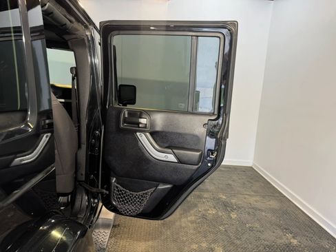 Used 2013 Jeep Wrangler Unlimited Sahara w/ Connectivity Group AWD/4WD image 25
