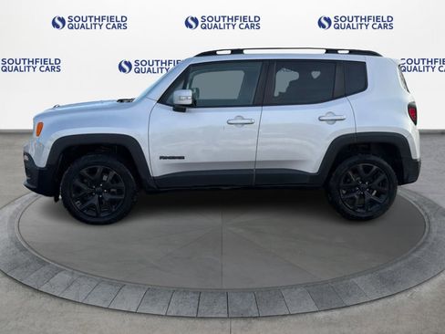 Used 2018 Jeep Renegade Altitude AWD/4WD image 3
