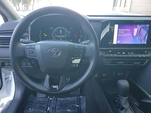 Used 2025 Toyota Camry LE image 24